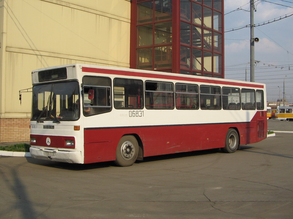 Москва, Mercedes-Benz O325 № 831