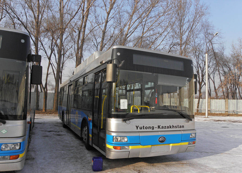 Almaty, Yutong ZK6120HGM sz.: 1