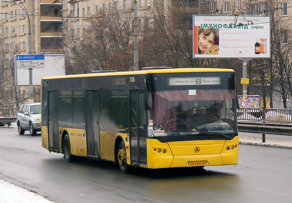 Киев, ЛАЗ A183D1 № 7136