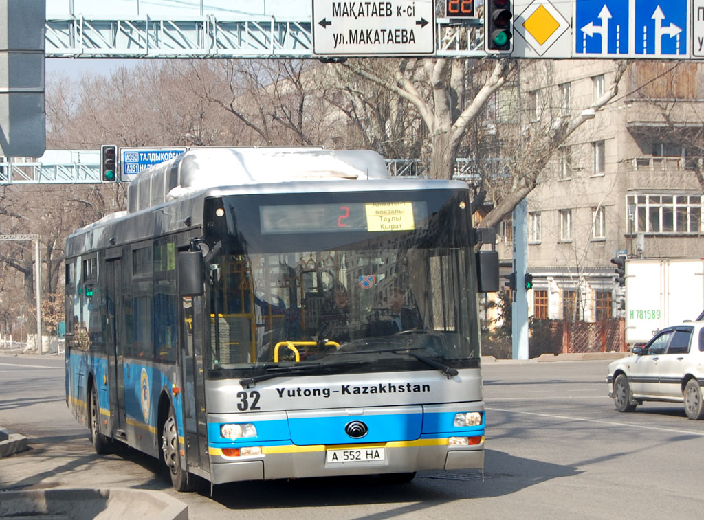 Алматы, Yutong ZK6120HGM № 32