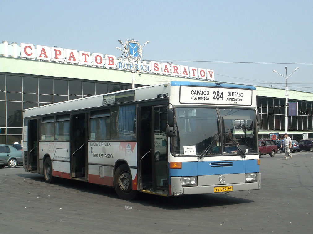 Саратовская область, Mercedes-Benz O405N № АТ 744 64