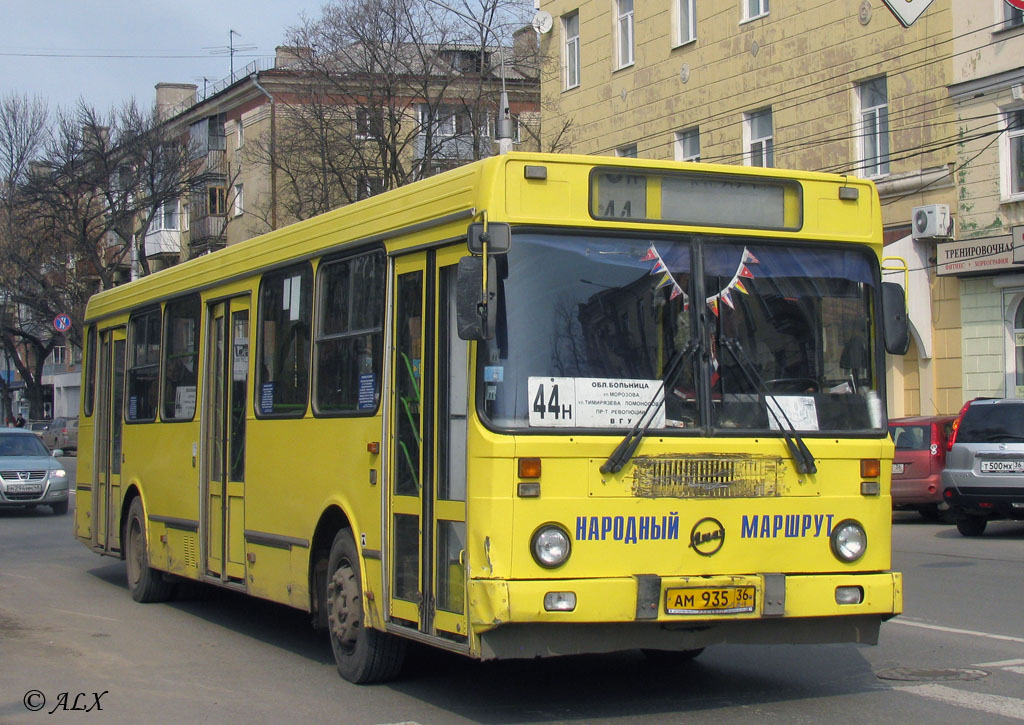 Автобус воронеж медовка. ЛИАЗ 5256.13 Воронеж. Автобусы ЛИАЗ Воронеж. Автобус ЛИАЗ 5256 желтый. Желтый старый ЛИАЗ 5256.