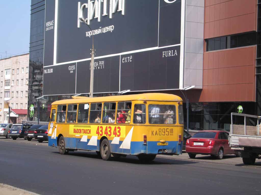 Udmurtia, LiAZ-677M # КА 895 18