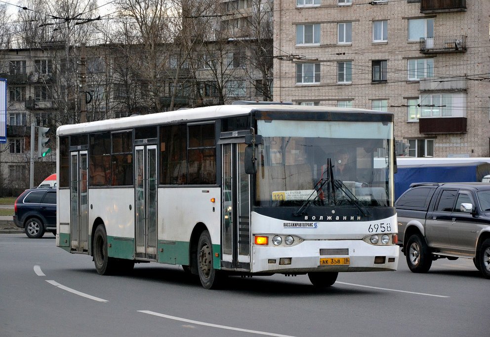 Санкт-Петербург, Волжанин-5270-10-05 № 6958