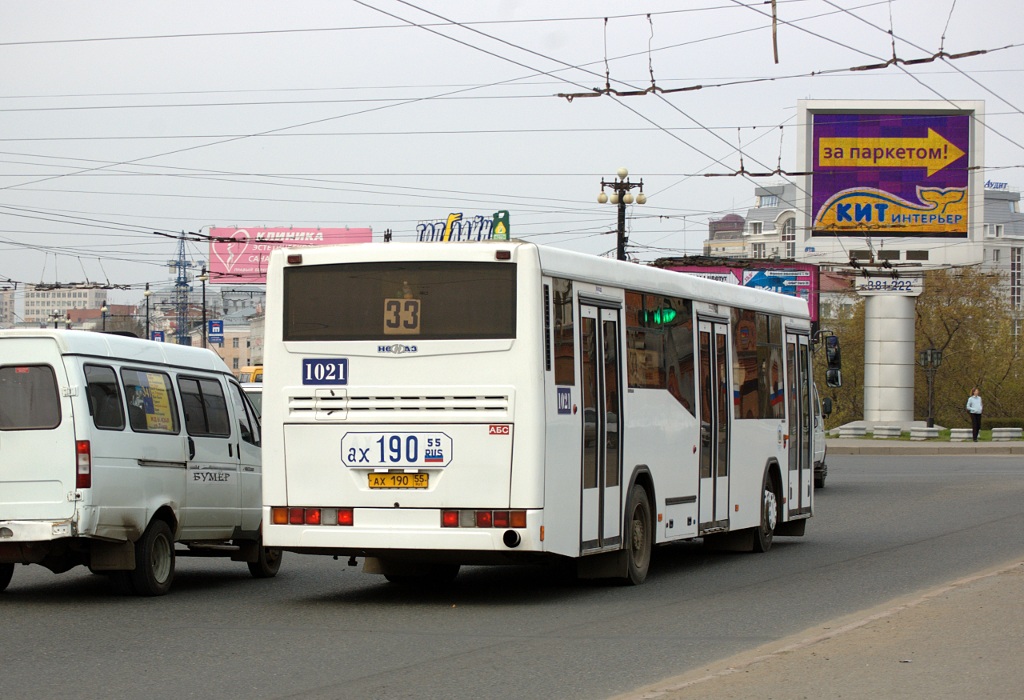 Омская область, НефАЗ-5299-30-32 № 1021