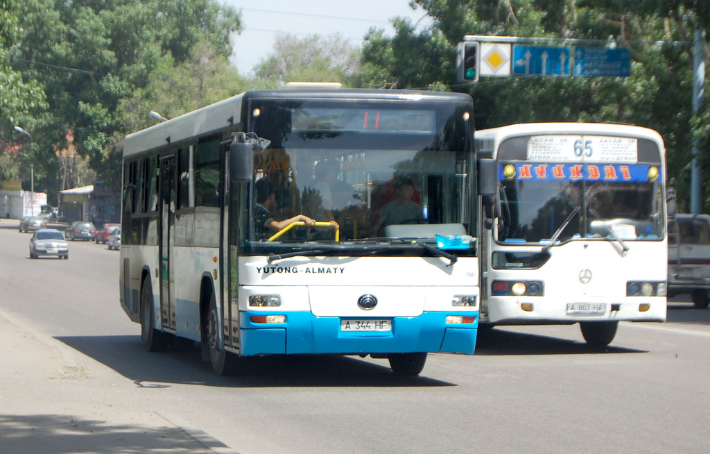 Алматы, Yutong ZK6108HGH № 7061