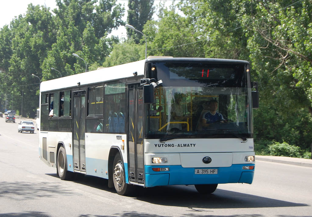 Алматы, Yutong ZK6108HGH № 7054