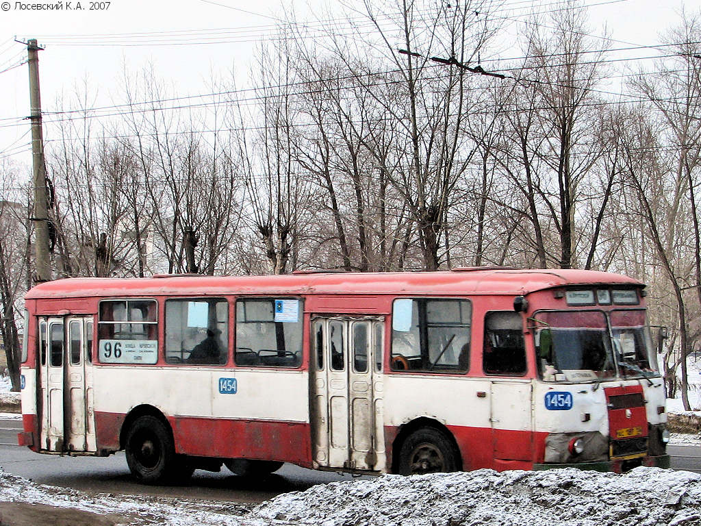 Omsk region, LiAZ-677M Nr. 1454