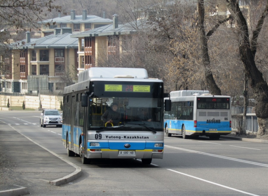 Алматы, Yutong ZK6120HGM № 09