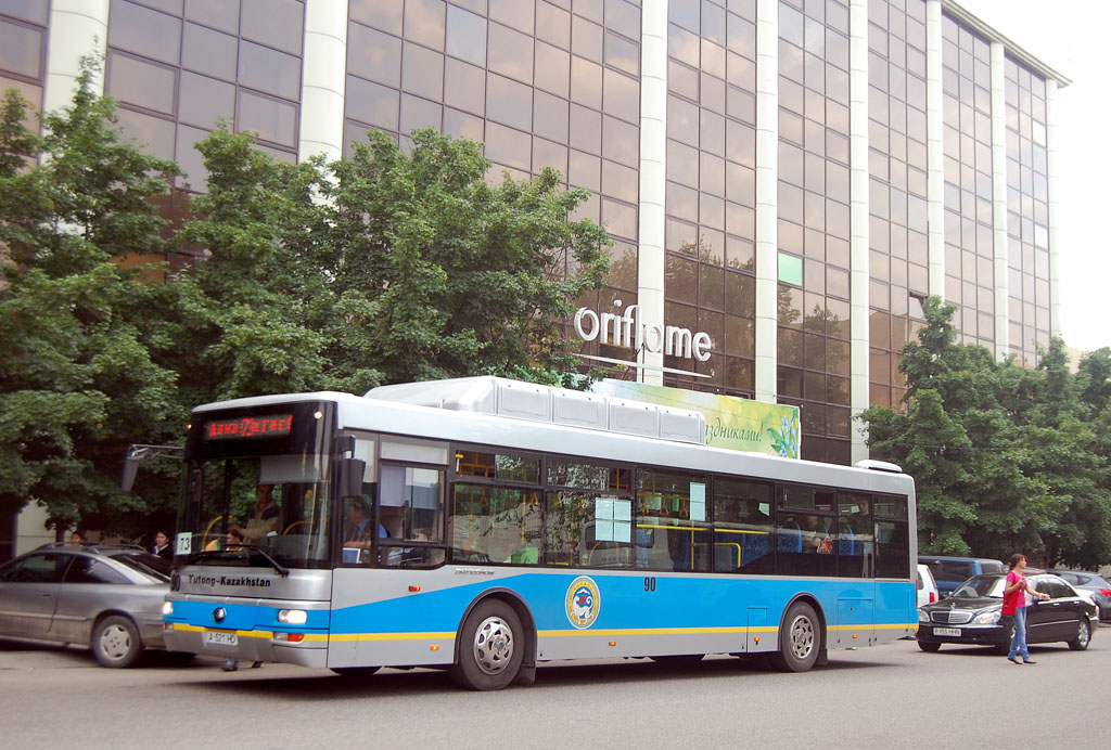 Алматы, Yutong ZK6120HGM № 90