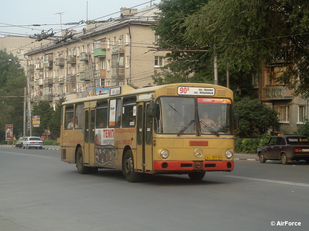 Saratov region, Mercedes-Benz O305 # АС 151 64