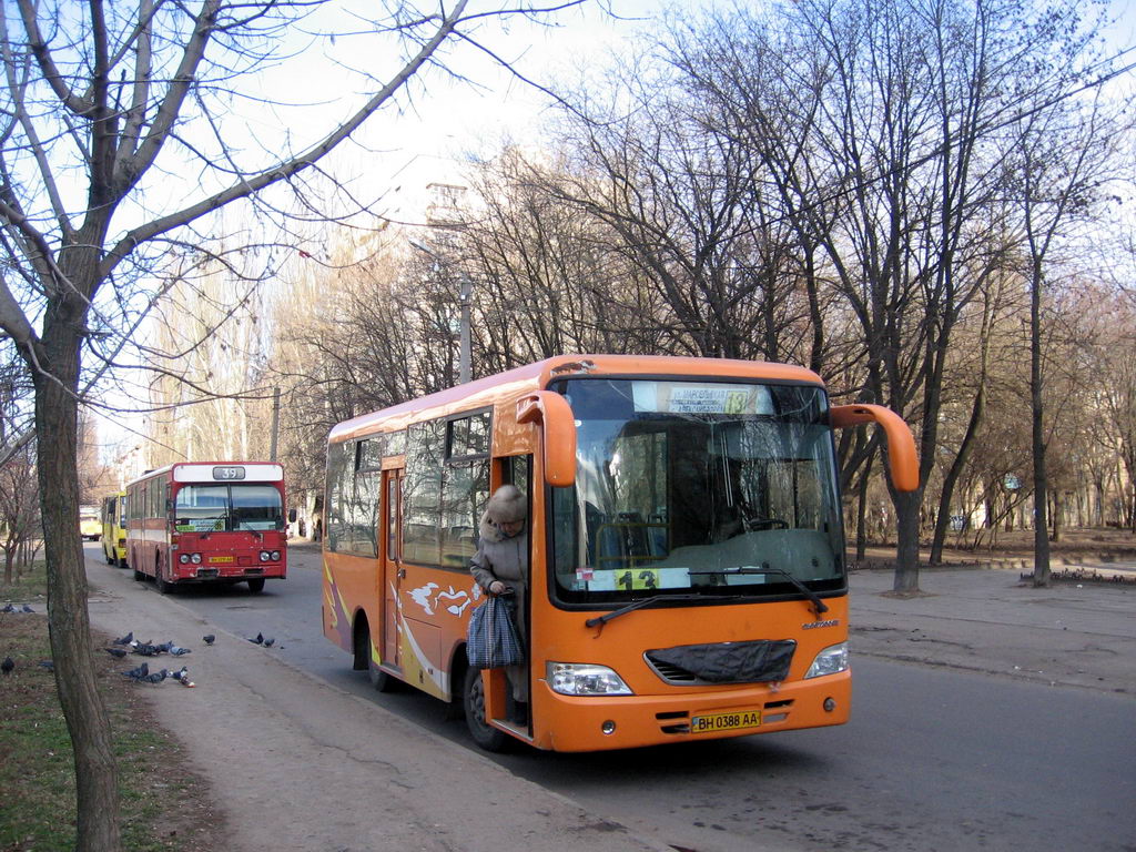 Одесская область, Scania CR112 № 2105; Одесская область, Shaolin SLG6720CGE № 1828