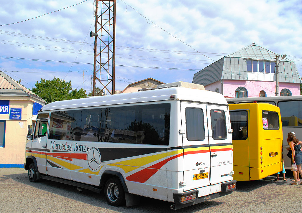 Республика Крым, Mercedes-Benz Vario 512D № AK 5525 AA