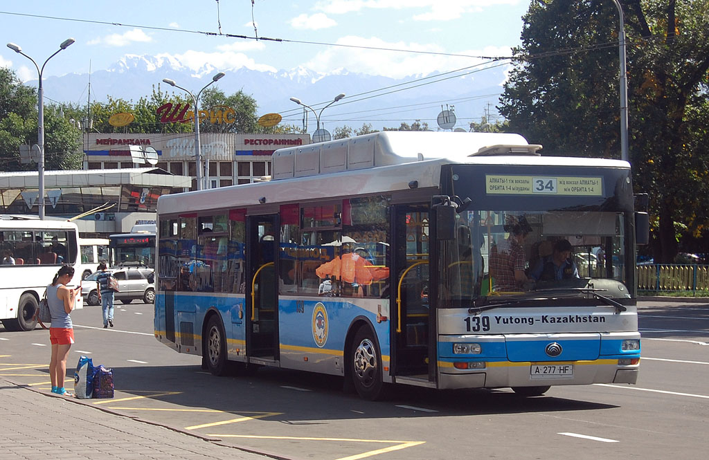 Almaty, Yutong ZK6120HGM № 139