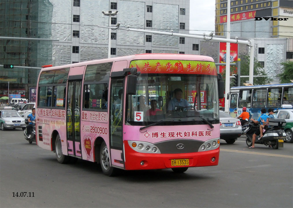 Китай, YouYi ZGT6760DHG № 吉H 13535