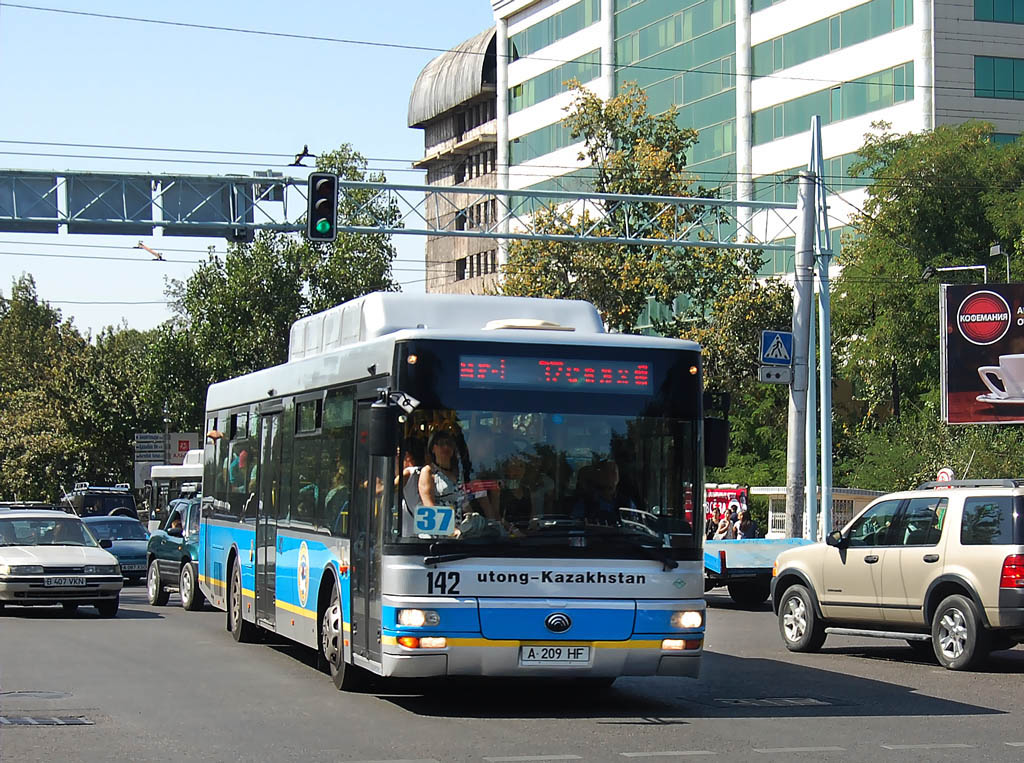 Almaty, Yutong ZK6120HGM č. 142