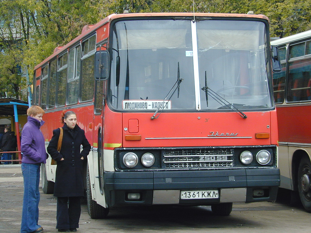 Автобус людиново. Икарус 250.59 Калуга. Старый автовокзал Калуга. Калуга Людиново автобус. Пенза Икарус 90 е.