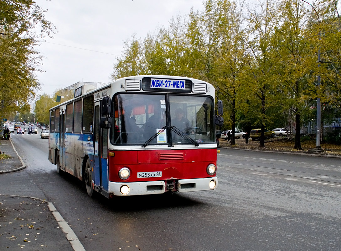 Свердловская область, Mercedes-Benz O305 № М 253 ХХ 96