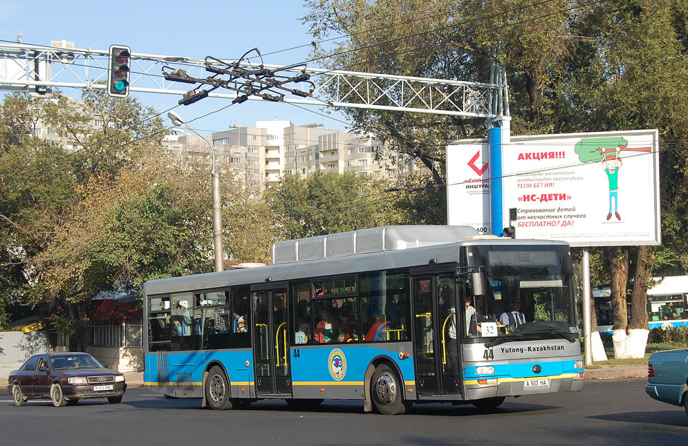 Алматы, Yutong ZK6120HGM № 44