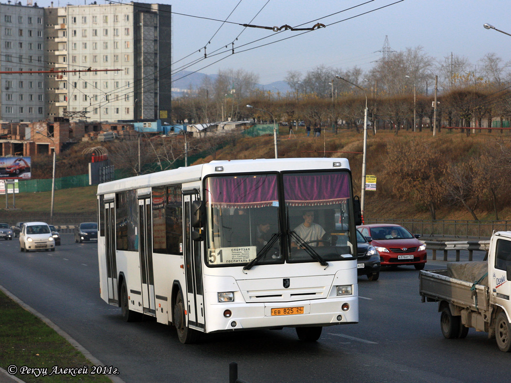 Region Krasnojarsk, NefAZ-5299-20-15 Nr. ЕВ 825 24