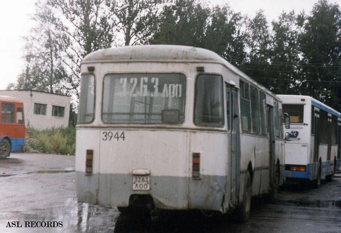 Leningrado sritis, LiAZ-677M Nr. 3944