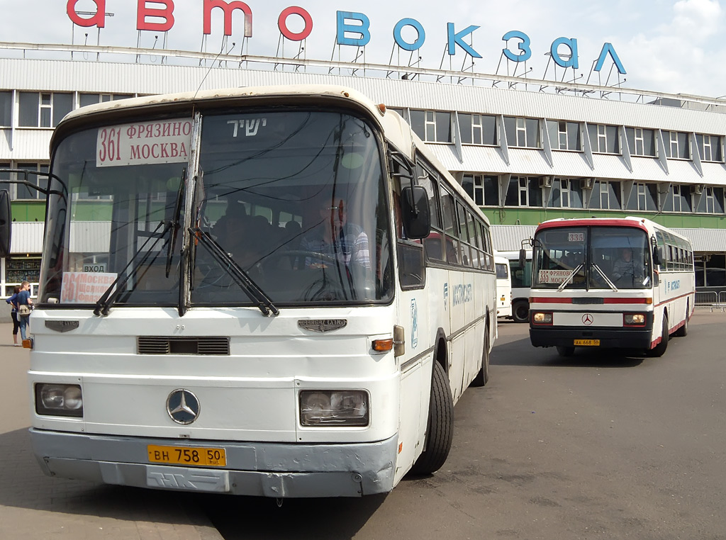 Moskauer Gebiet, Haargaz 111 Nr. 4040; Moskauer Gebiet, Mercedes-Benz O303-15RHP Nr. АА 668 50