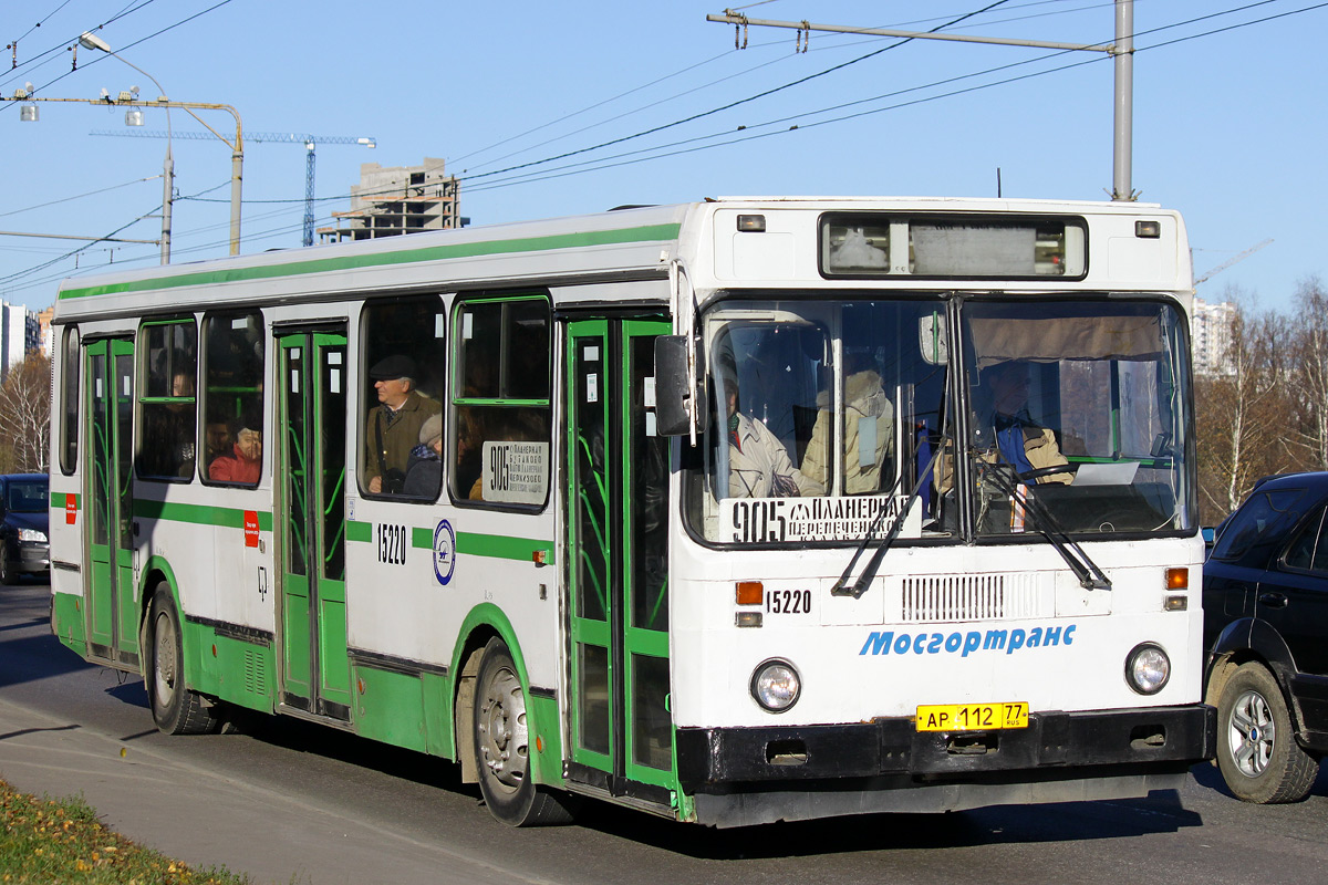 Moskva, LiAZ-5256.25 č. 15220