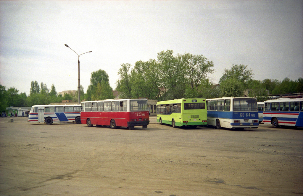Mińsk, Ikarus 260 Nr 12-23 МИЦ; Mińsk, MAZ-104.C20 Nr 012490; Mińsk — End station; Mińsk — Old photos