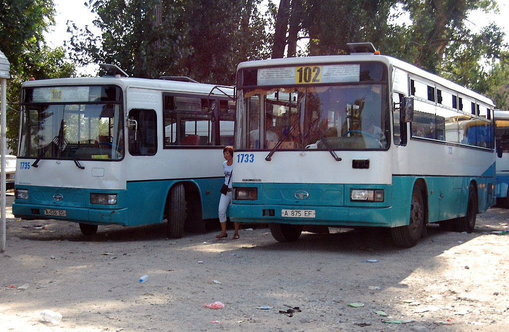 Almaty, Daewoo BS090 Royal Midi (Busan) # 1733; Almaty, Daewoo BS090 Royal Midi (Busan) # 1735