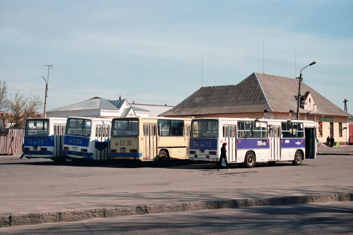 Brest region, Ikarus 260 Nr. 76-69 БНП; Brest region, Ikarus 280.02 Nr. АА 7204; Brest region, Ikarus 280.02 Nr. АМ 5230; Brest region, Ikarus 260 Nr. 94-73 БНО; Brest region — Bus stations, autostations, final stops