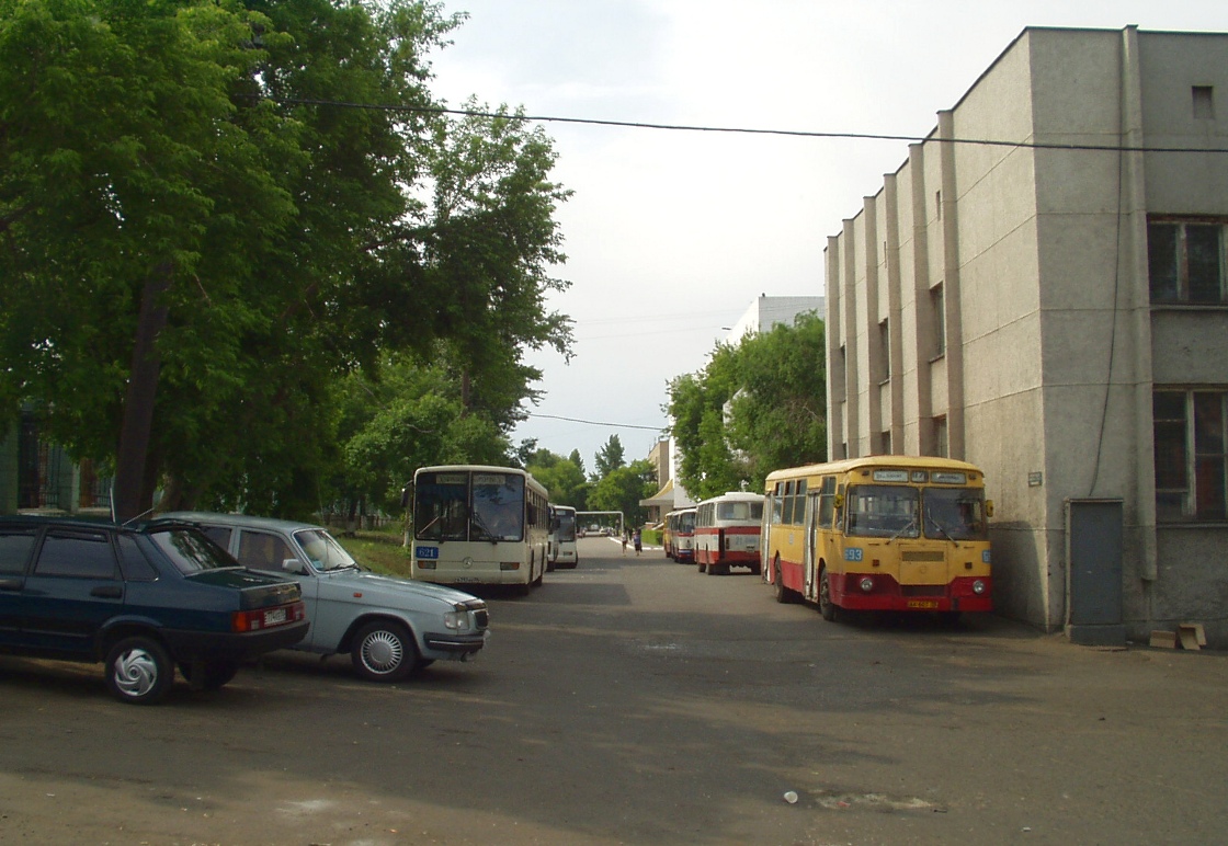 Omsk region, LiAZ-677M № 693; Omsk region — Bus stops