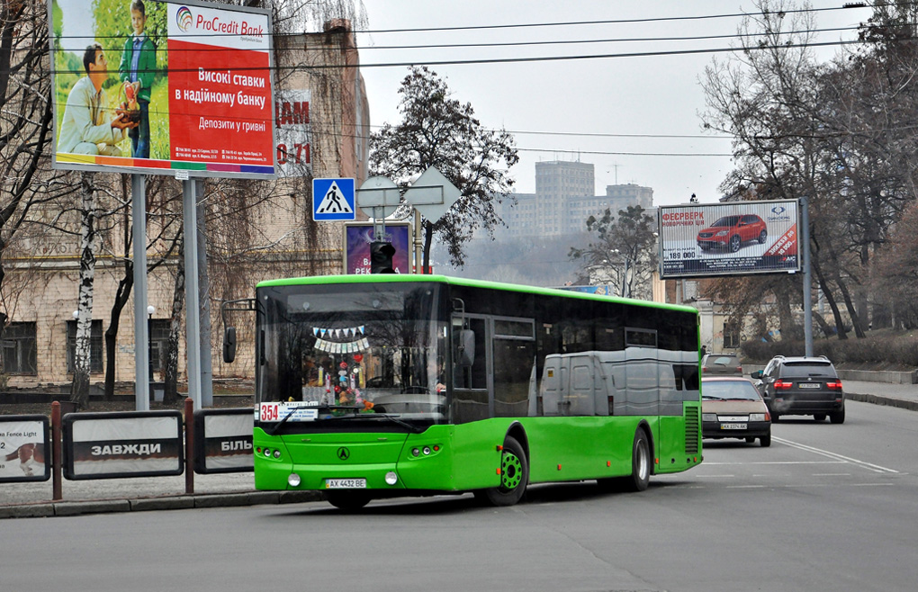 Харкаўская вобласць, ЛАЗ A183F0 № AX 4432 BE