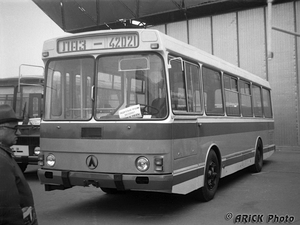 Автобус лаз 4202. ЛАЗ-4202 автобус. ЛАЗ 42021. Автобус ЛАЗ 42021. ЛАЗ-4202 турист.