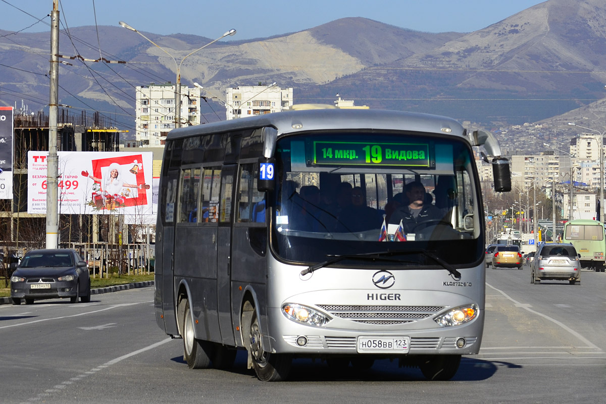 Маршрут двадцать пятого. Klq6720b1g. Higer klq6720b1. Хайгер 6720. Автобус Higer klq6720b1g.