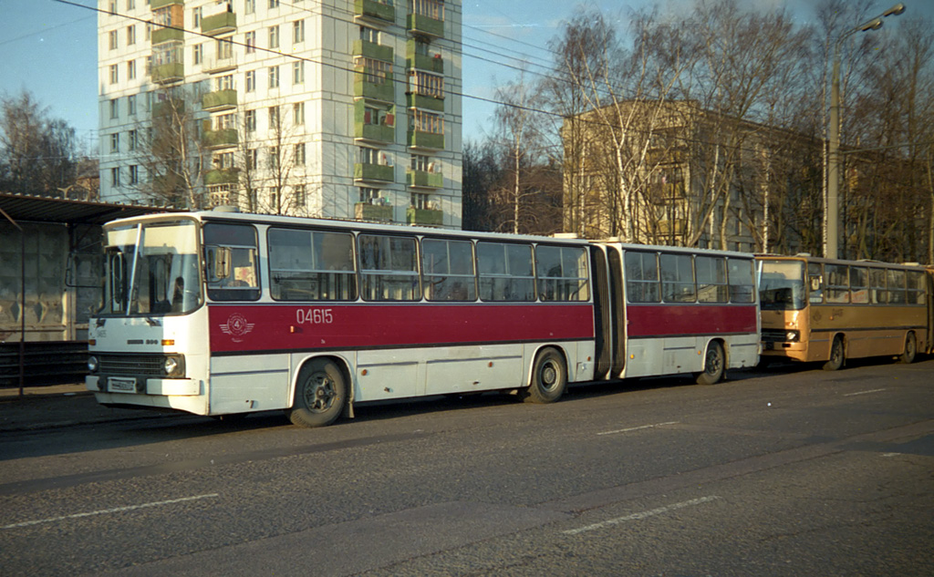 Moskwa, Ikarus 280.33 Nr 04615