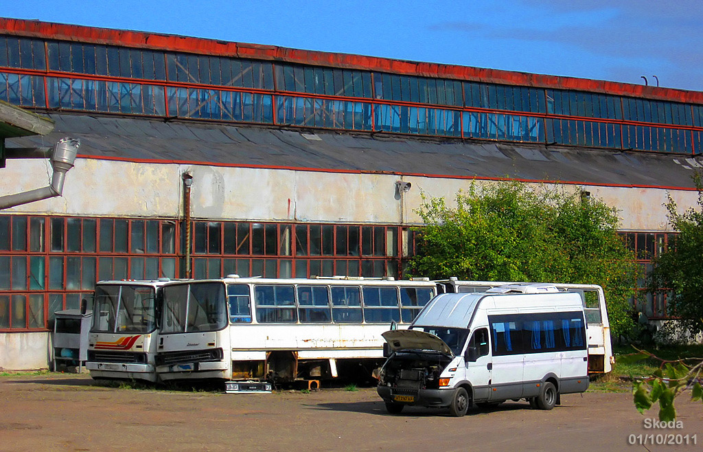 Ivano-Frankovsk region, Ikarus 280 # б/н 3; Ivano-Frankovsk region, Ikarus 280 # 1292 ВЕН; Ivano-Frankovsk region, IVECO Daily 50C11 # AT 2167 AA; Ivano-Frankovsk region — Road transport companies