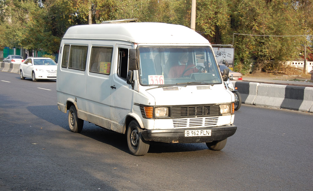 Алматинская область, Mercedes-Benz T1 208D № B 962 FLN