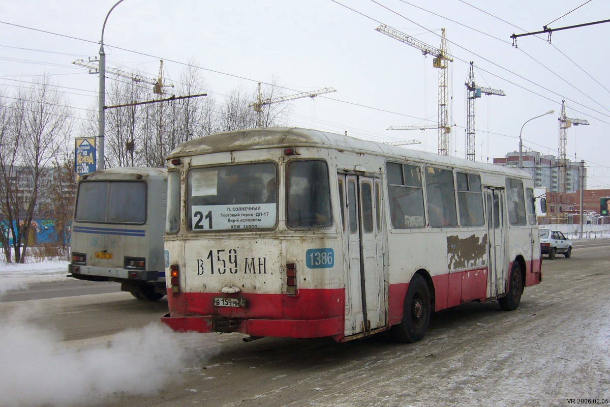 Omsk region, LiAZ-677M č. 1386