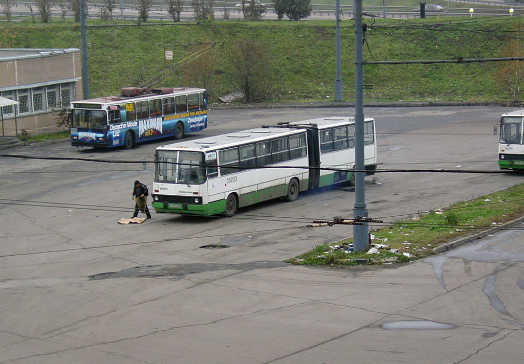 Moskva, Ikarus 280.33 č. 09203