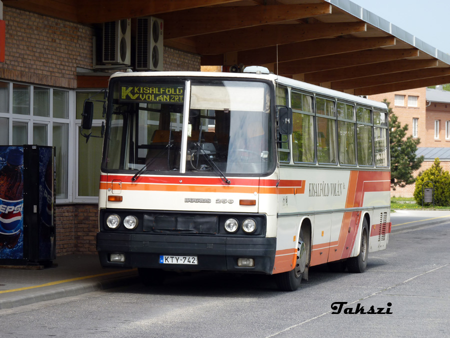 Венгрия, Ikarus 256.74C № KTY-742