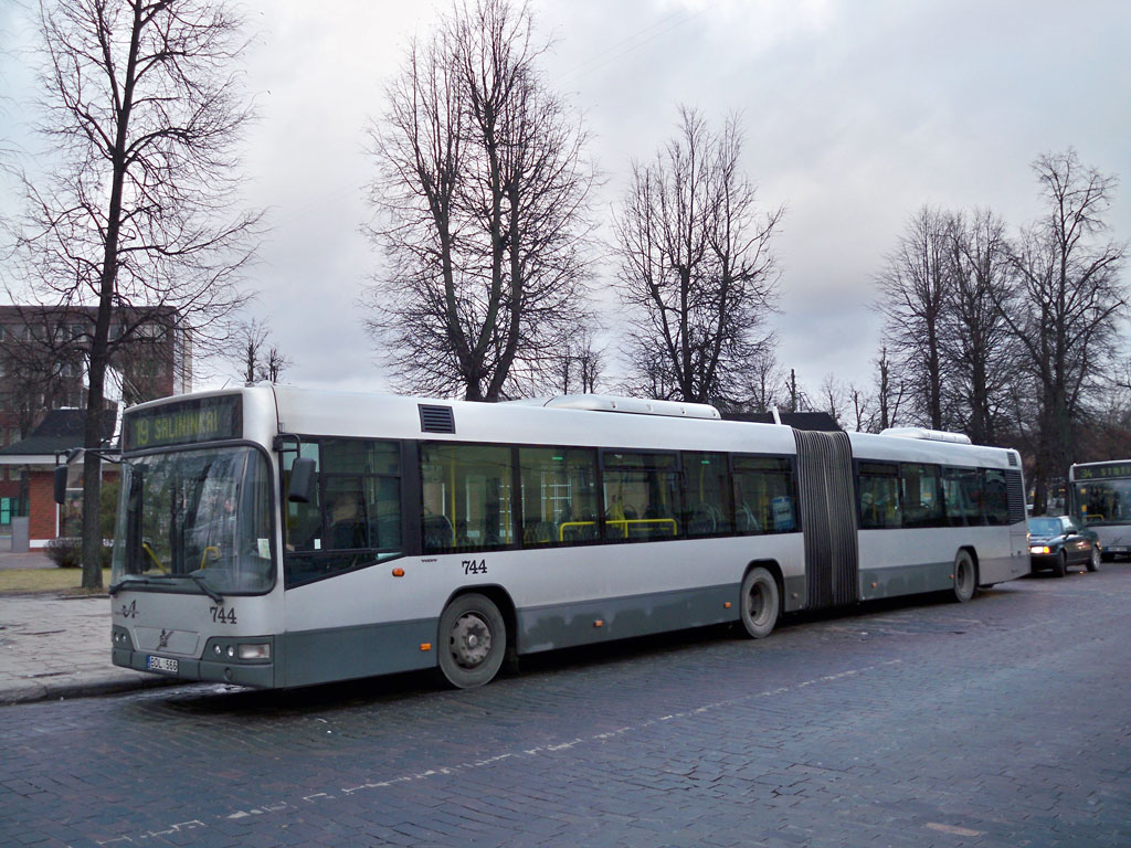 Литва, Volvo 7700A № 744