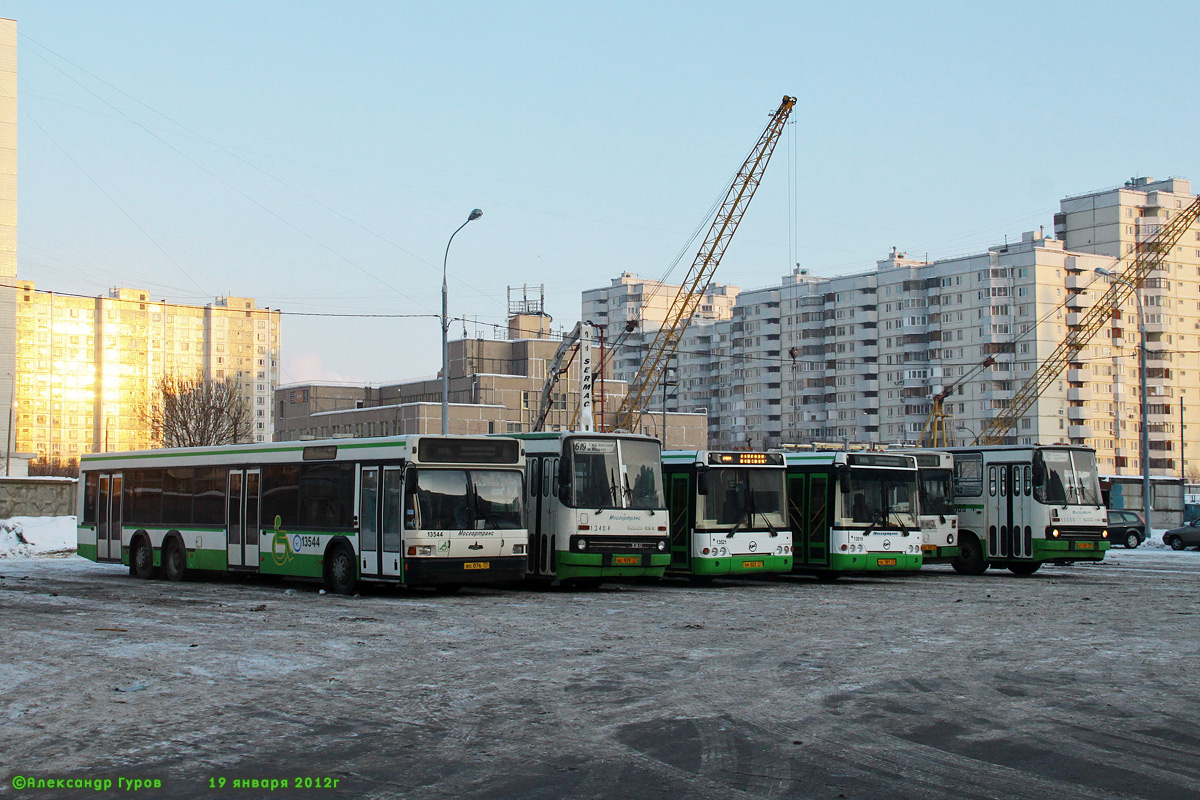 Москва, МАЗ-107.066 № 13544; Москва — Автобусные вокзалы, станции и конечные остановки