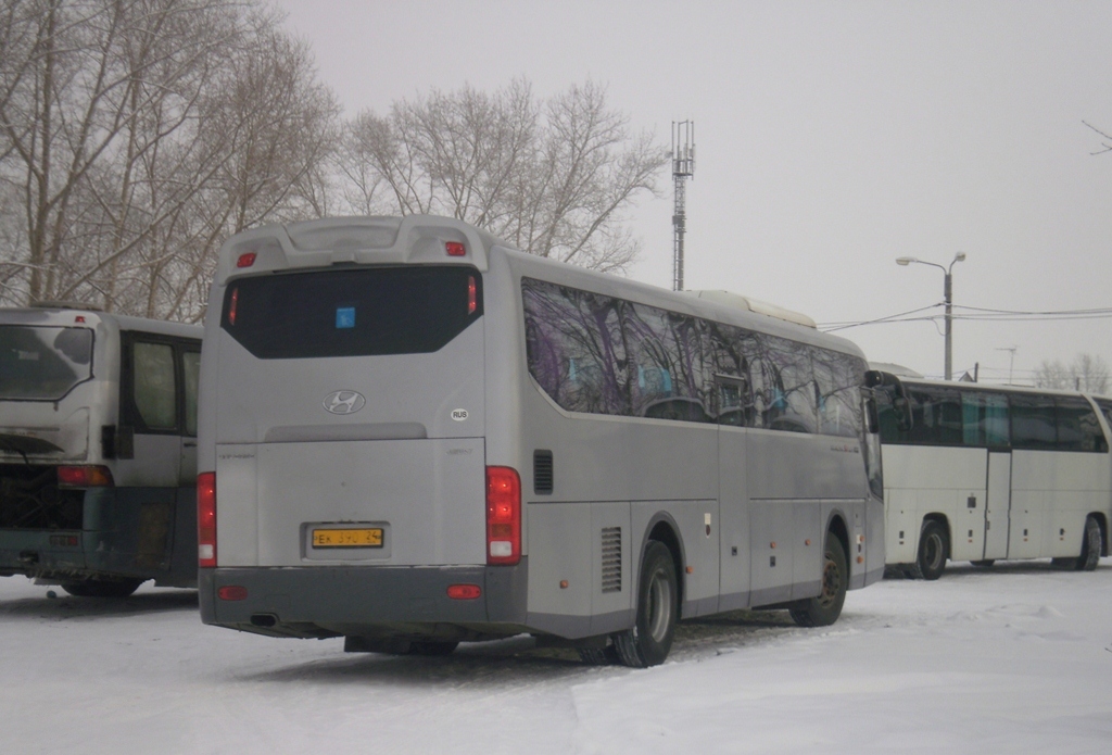 Красноярский край, Hyundai Universe Space Luxury № ЕК 390 24