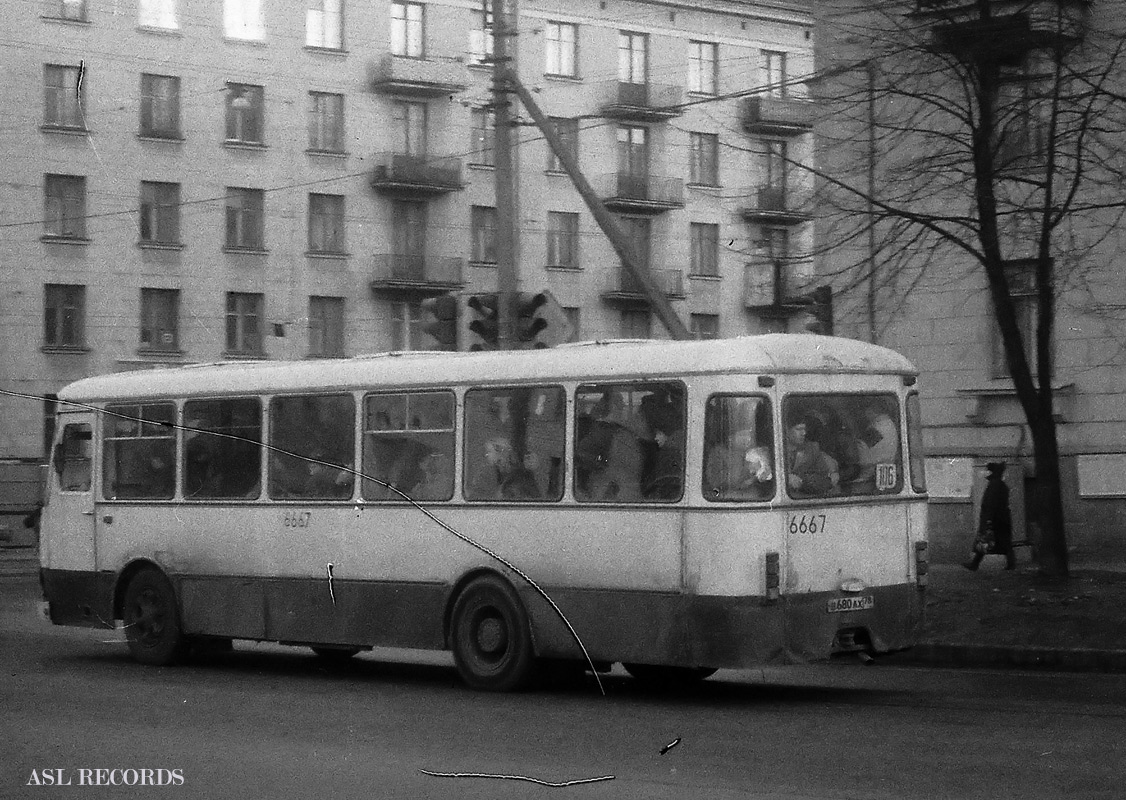 Sankt Petersburg, LiAZ-677M Nr 6667