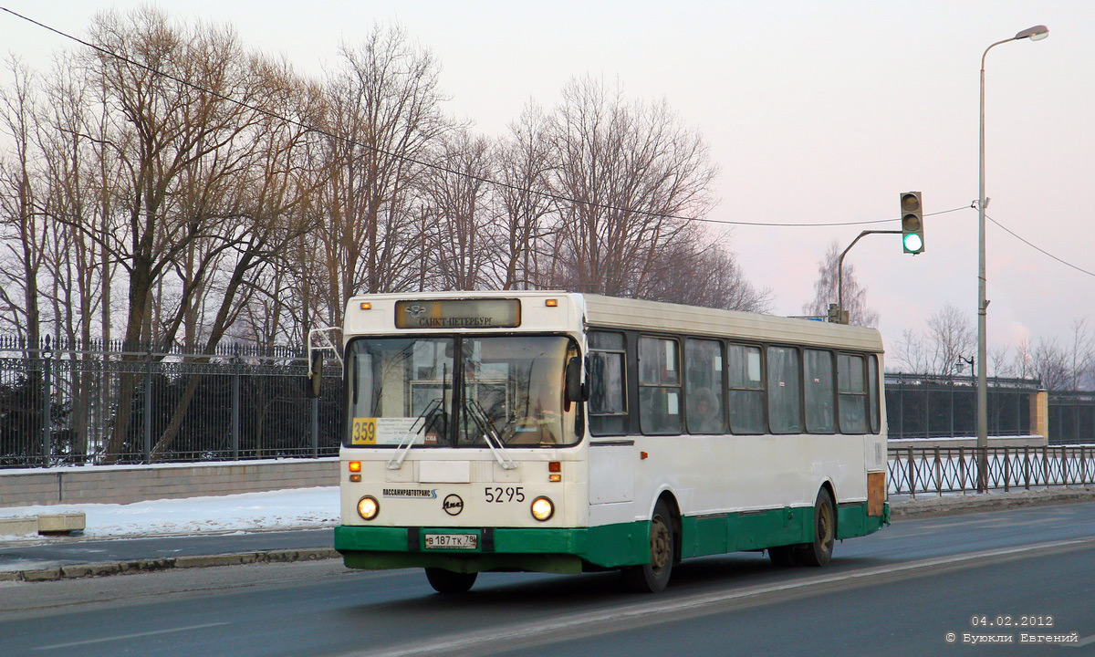 Sankt Petersburg, LiAZ-5256.25 Nr. 5295