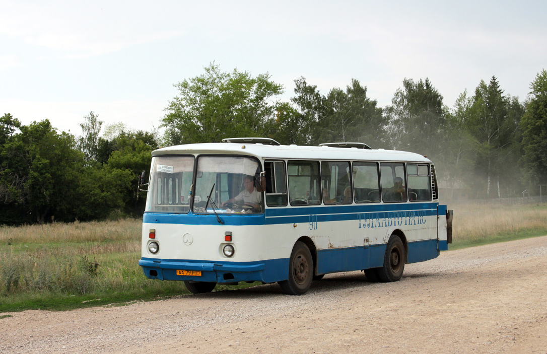 Тульская область, ЛАЗ-695Н № 90; Тульская область — Автобусные вокзалы, станции, конечные остановки и АТП