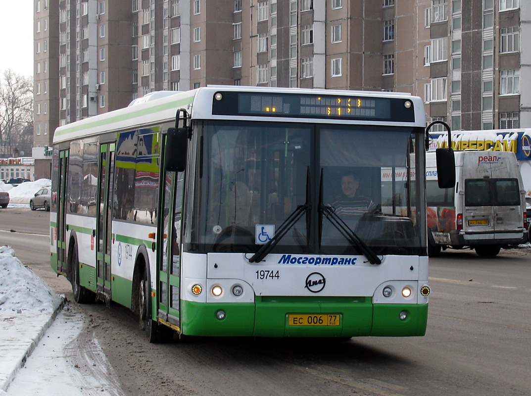 Moskau, LiAZ-5292.22 (2-2-2) Nr. 19744