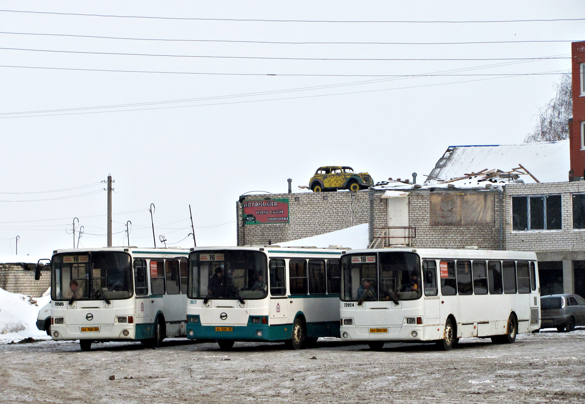 Nizhegorodskaya region, LiAZ-5256.26 Nr. 70585; Nizhegorodskaya region, LiAZ-5256.26 Nr. 70572; Nizhegorodskaya region, LiAZ-5256.26 Nr. 72024; Nizhegorodskaya region — Bus stations, End Stations