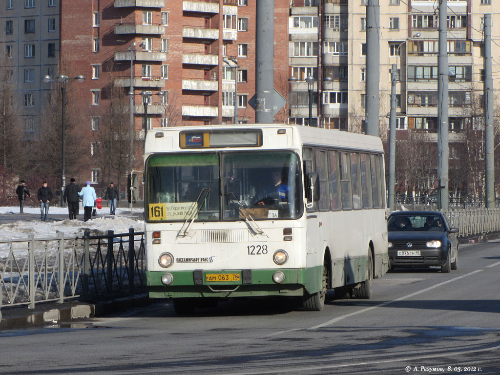 Санкт-Петербург, ЛиАЗ-5256.25 № 1228