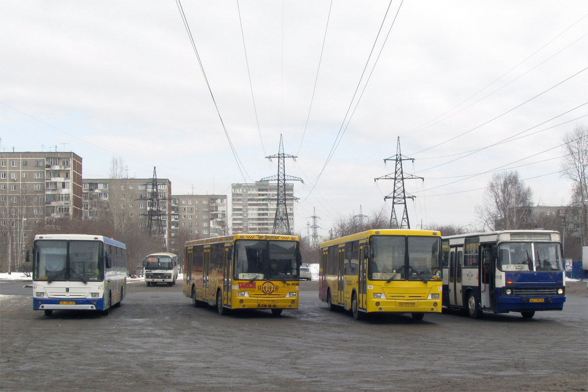 Sverdlovsk region, NefAZ-5299-20-32 Nr. 487; Sverdlovsk region, NefAZ-5299-20-32 Nr. 1016; Sverdlovsk region, NefAZ-5299-20-32 Nr. 732; Sverdlovsk region — Bus stations, finish stations and stops